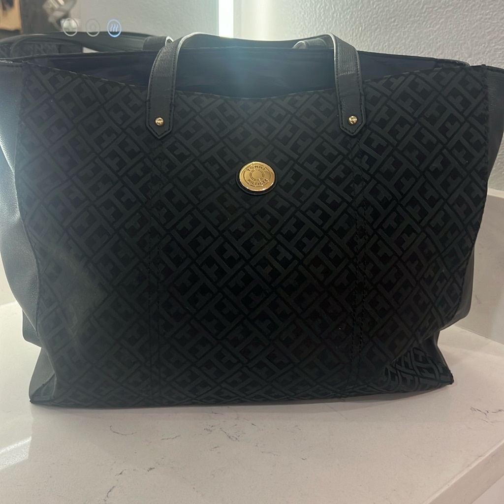 Tommy Hilfiger Purse - Euc Tote Black Exterior And Blue On Interior